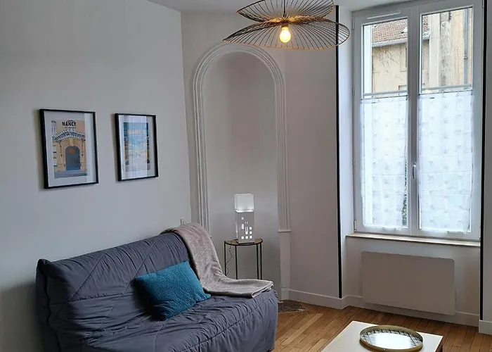 Art Nouveau & Thermal - F2 Paisible De Qualite Apartamento