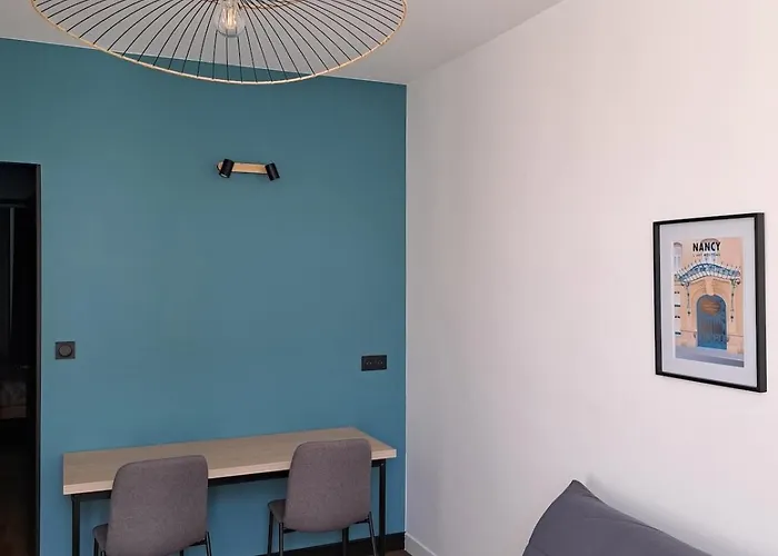 Art Nouveau & Thermal - F2 Paisible De Qualite Apartamento